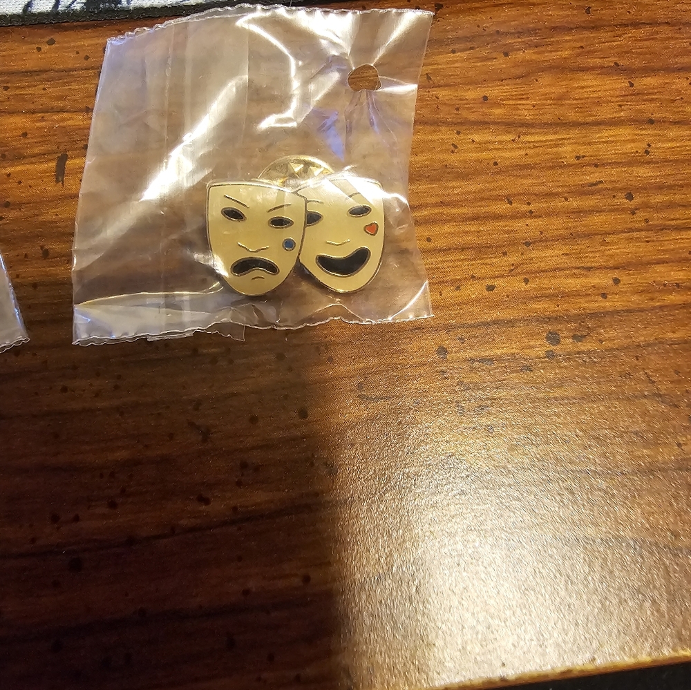 Burberry London Themed Pin Set - Picture 6 of 11